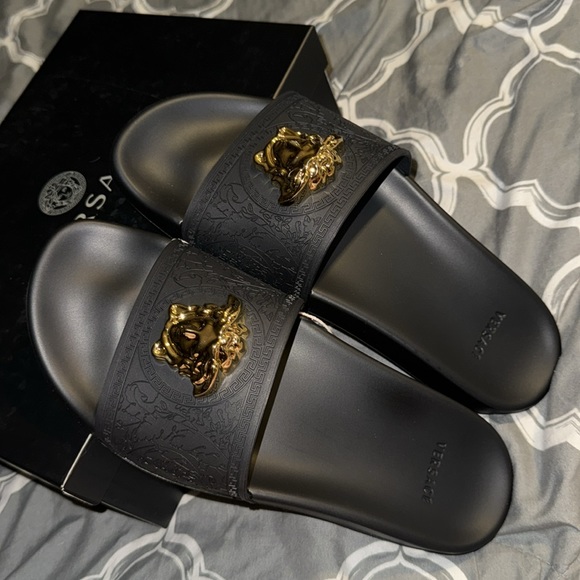 VERSACE MEDUSA POOL SLIDES - Picture 8 of 10